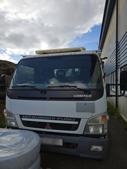 Mitsubishi Canter 7C18 crane Hiab 055 Manual BED  5.3m 2