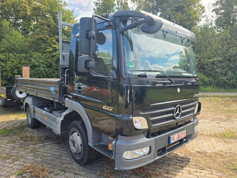 Mercedes-Benz 822 2