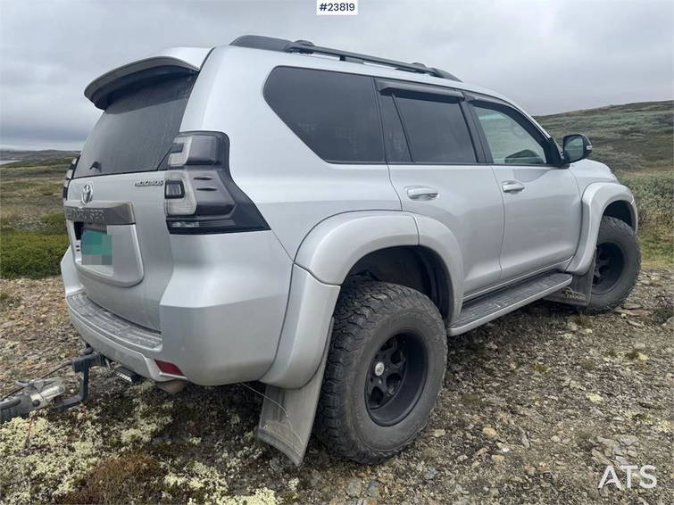Toyota Land Cruiser 11