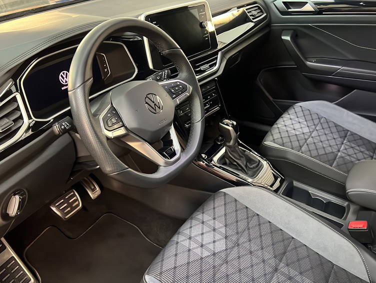 Volkswagen T-Roc 1.5 TSI DSG R-LineLED+IQ DriveRearView 14