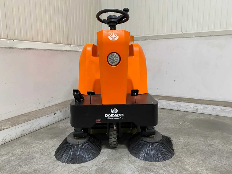 Daewoo DAS 80 Zelfrijdende veegmachine 5
