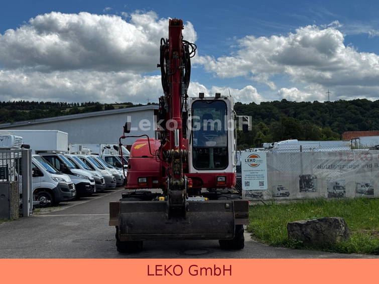 Komatsu PW118MR-8 Mit Drei Löffeln 2