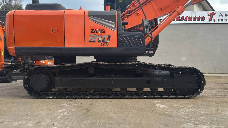 Hitachi ZX210LCN-5B 4