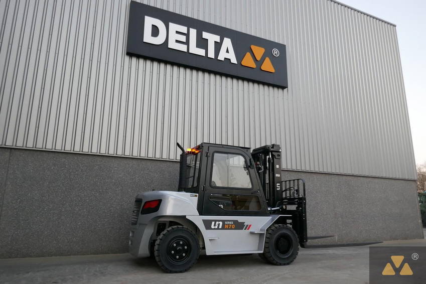 UN Forklift FD70T-NJB3 6