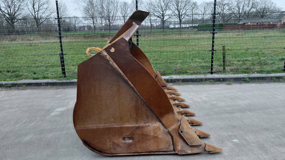 Caterpillar 966 / 972 bucket with teeth / 5m3 / 3m 4