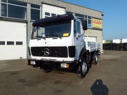 Mercedes-Benz 1017 A/4x4 with crane
