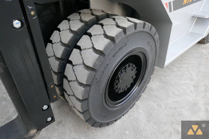 UN Forklift FD70T-NJB3 20