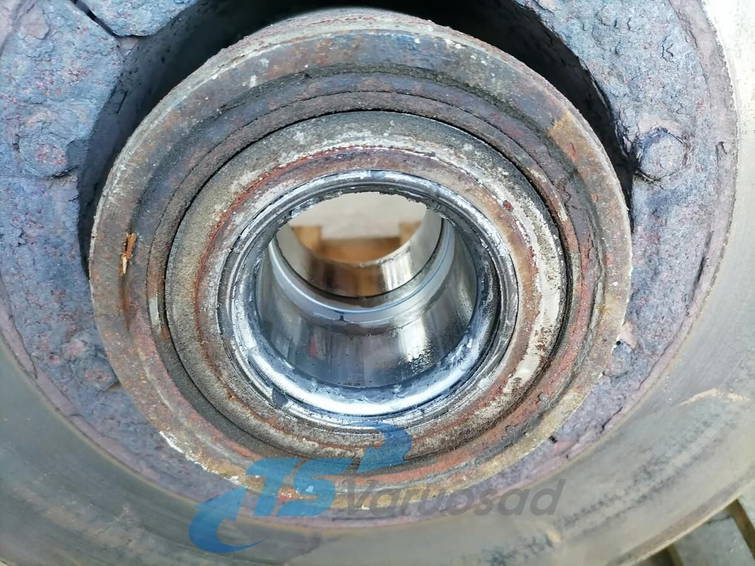 Volvo First wheel hub 3