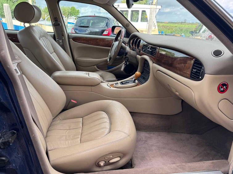 Jaguar Sovereign 4.0 V8 12