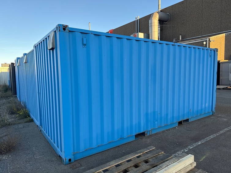 Diversen Skibscontainer 20 fod med indhold. Con. 3 1