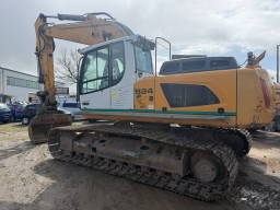 Liebherr R924 WLC with year 2012 and low hours 7900 come from first owner including 2 buckets hammer lines , original colour and for sure machine is with top condition