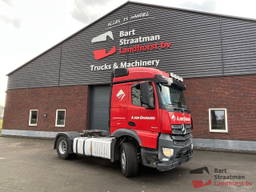 Mercedes-Benz Actros 1846 4x2 opleggertrekker met PTO en kipperhydrauliek.