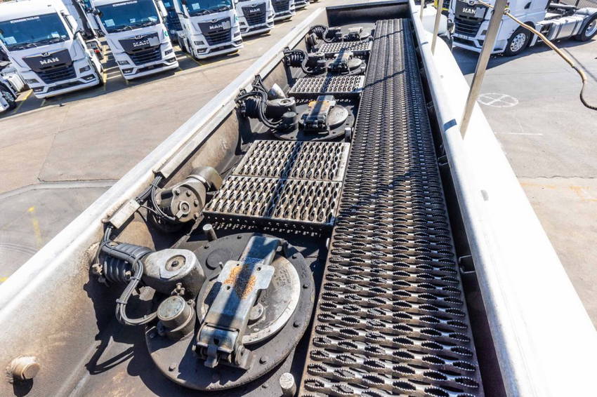 Renault Premium 270 + Magyar 13000L+4Comp+Intarder 9