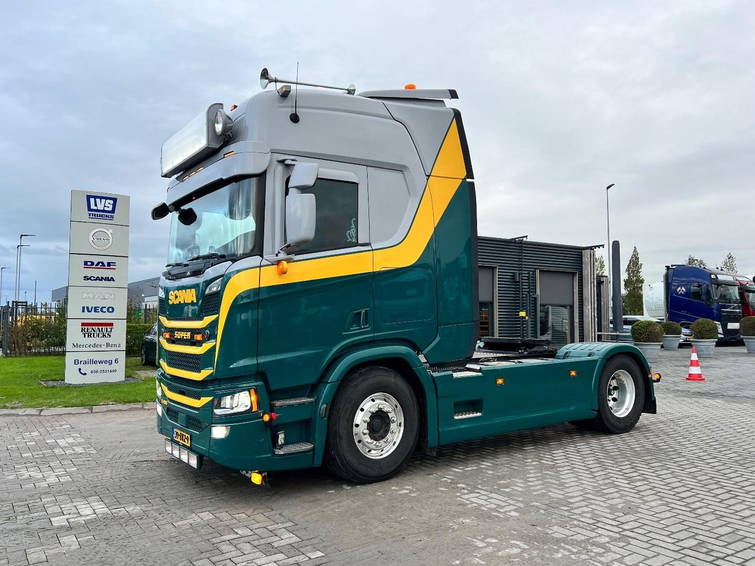 Scania R450 4x2 trekker 1