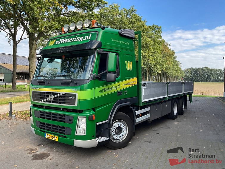 Volvo FM 420 EEV 6X2 Globetrotter met open laadbak. 4