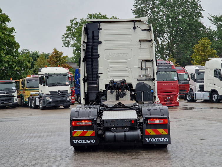 Volvo FH 13.460 Globetrotter XL 6x2 - Full spoiler - Facelift - Chassis cover 6