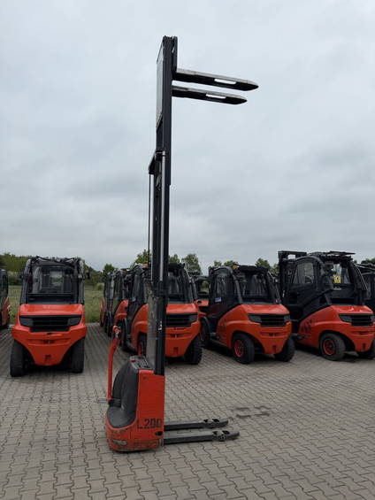 Linde L12 8