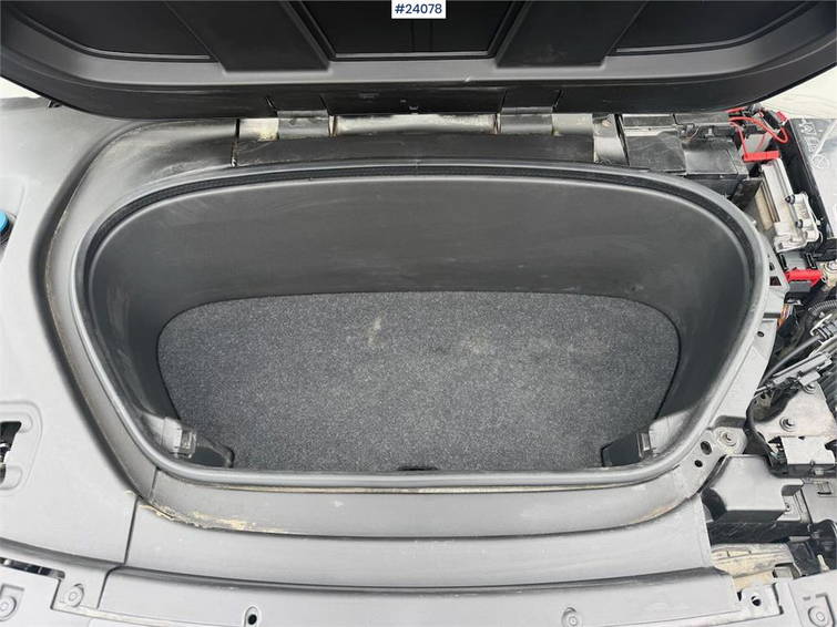 Volvo XC40 w/ two sets of tires 8