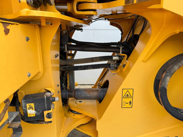 Volvo L150H - Automatic Greasing / Camera 19