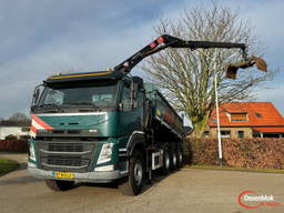 Volvo FM 8x4 Euro 6 Asfaltauto Trekauto met 2 zijden kipper en HMF 1643Z2 kraan