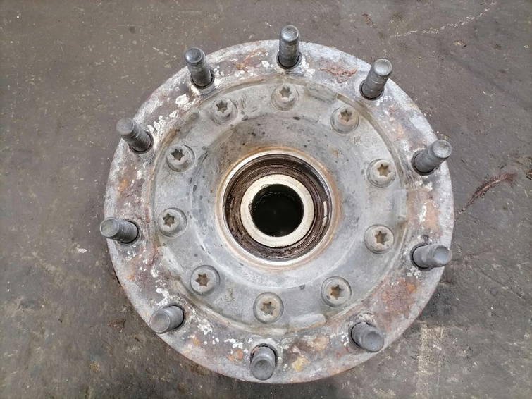Scania Front hub 6