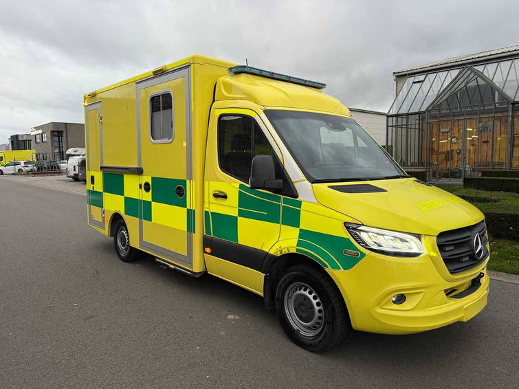 Mercedes-Benz Sprinter Ambulance 8