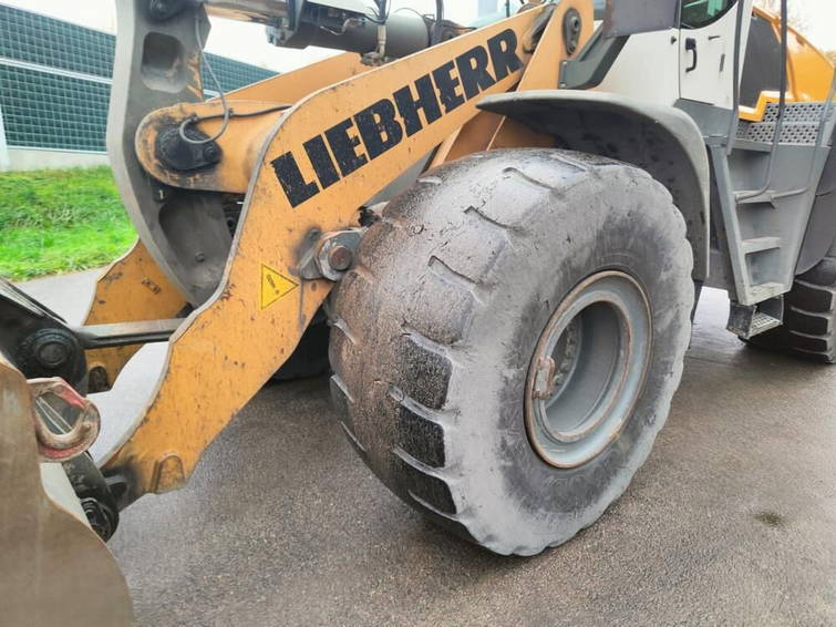 Liebherr L566 14