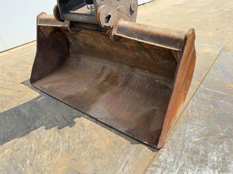 Volvo EC300E L - Hammer Lines / Automatic Greasing 18