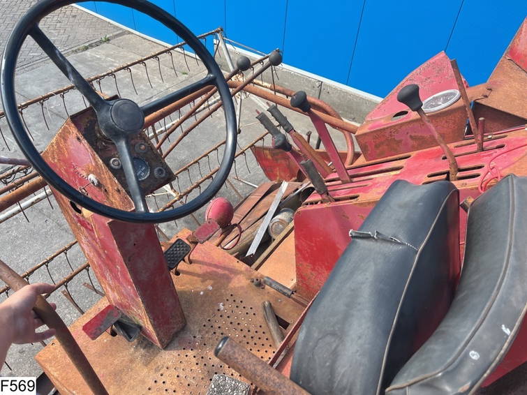International 851 Mc Cormick International 851 7