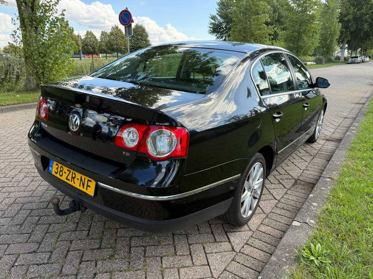 Volkswagen Passat 1.8 Tfsi Comfortline 4
