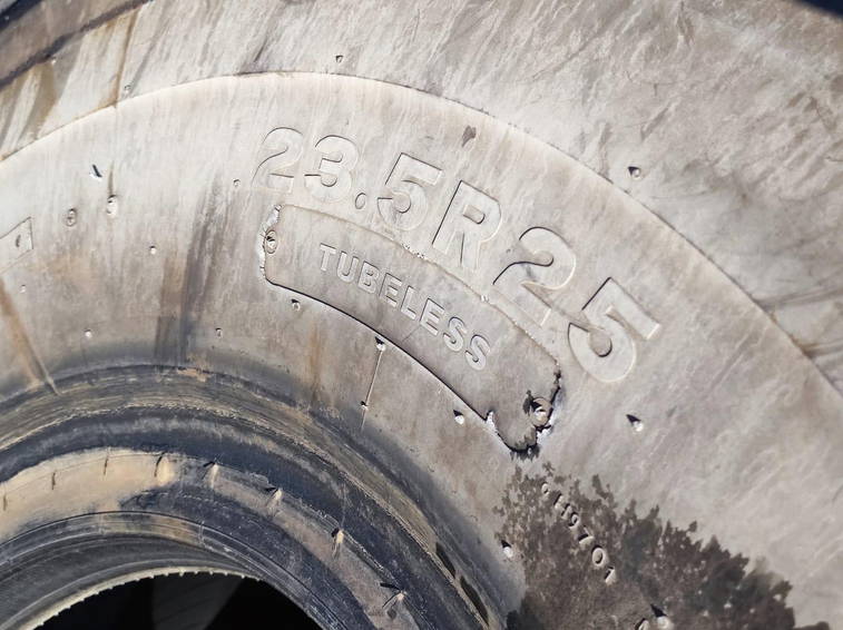 Diversen 23.5 R25 Tyers 4