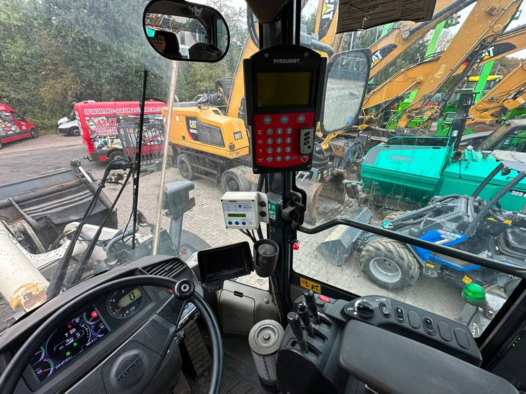 Komatsu WA270 8
