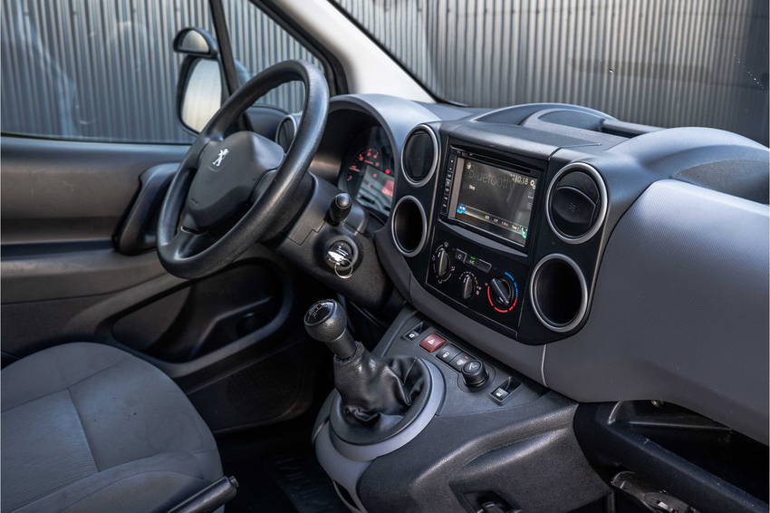 Peugeot Partner | Camera | Navi | Airco | Trekhaak 2