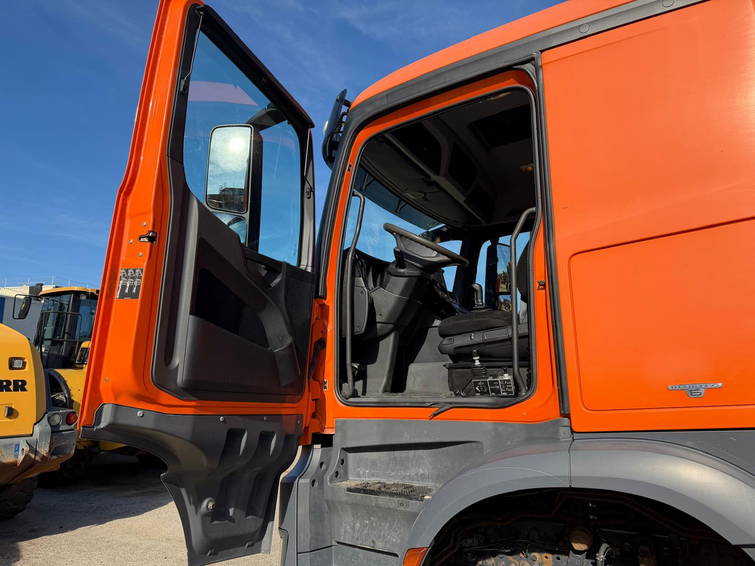 Mercedes-Benz Arocs 4148 Manual . 19