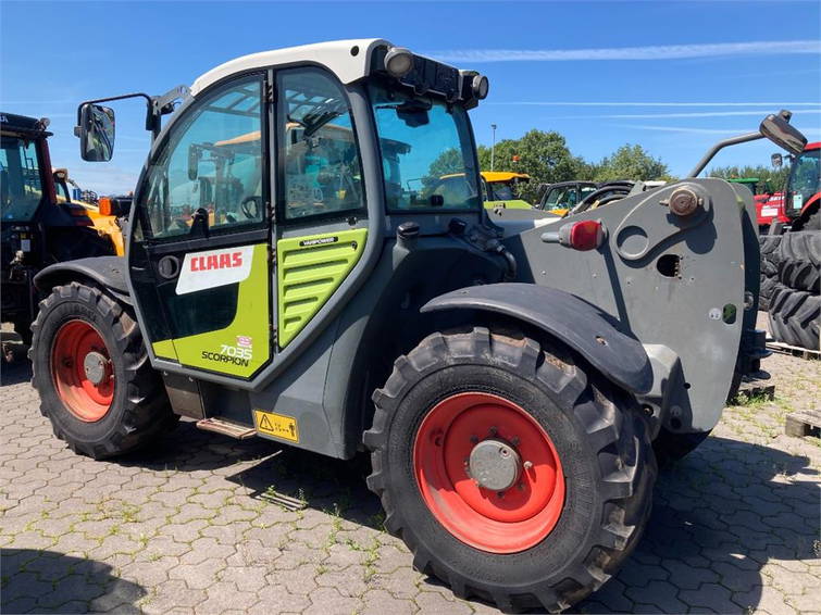Claas Scorpion 7035 9