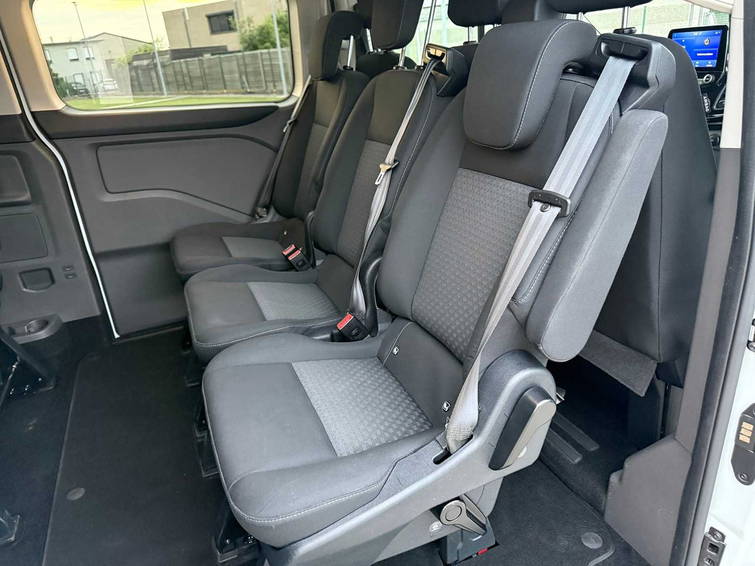 Ford Tourneo Custom Minibus 23