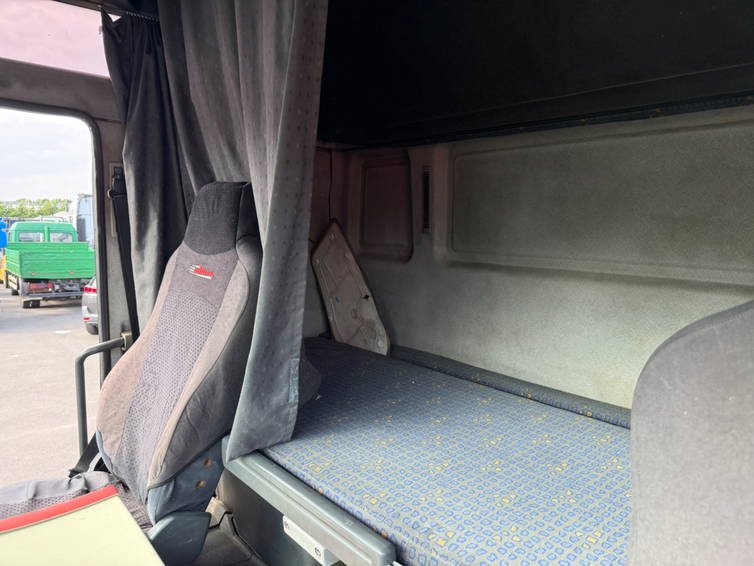 MAN TGA 18.460 Tractor unit manual pump 12