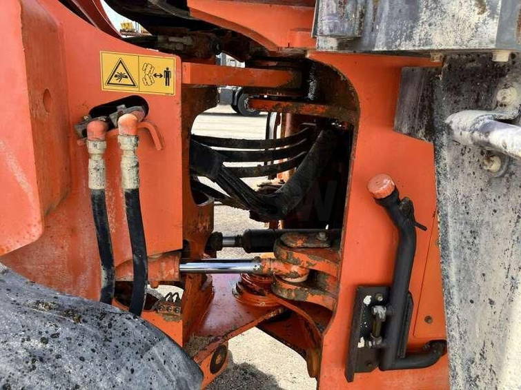 Hitachi ZW220 16