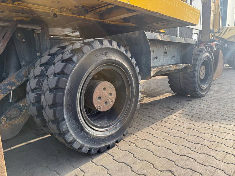 Komatsu PW180-7 28