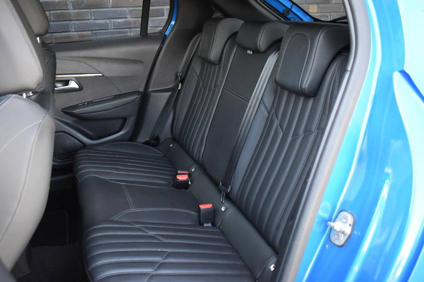 Peugeot 208 1.2GT-Line nieuwe riem Panodak Leder 20