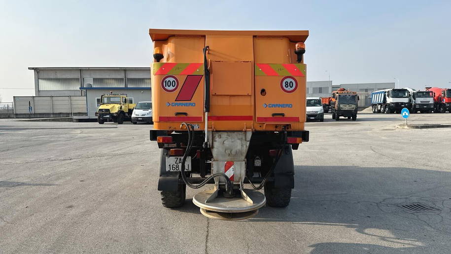 Mercedes-Benz Unimog U90 21