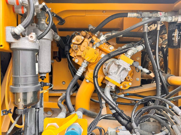 Caterpillar 324E . 21