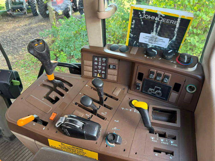 John Deere 6220 AQ 10