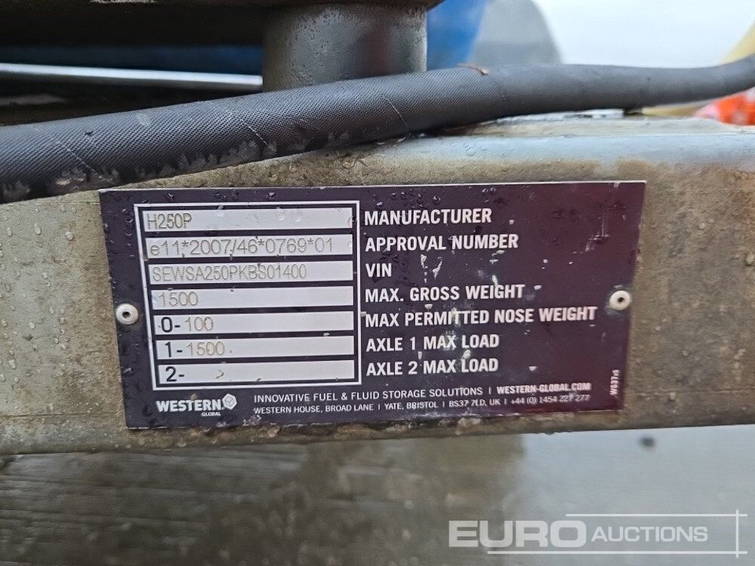 Diversen Single Axle Plastic Water Bowser, Yanmar Pressure Washer 17