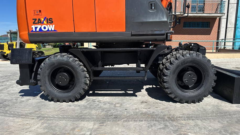 Hitachi ZX170W-5B 11