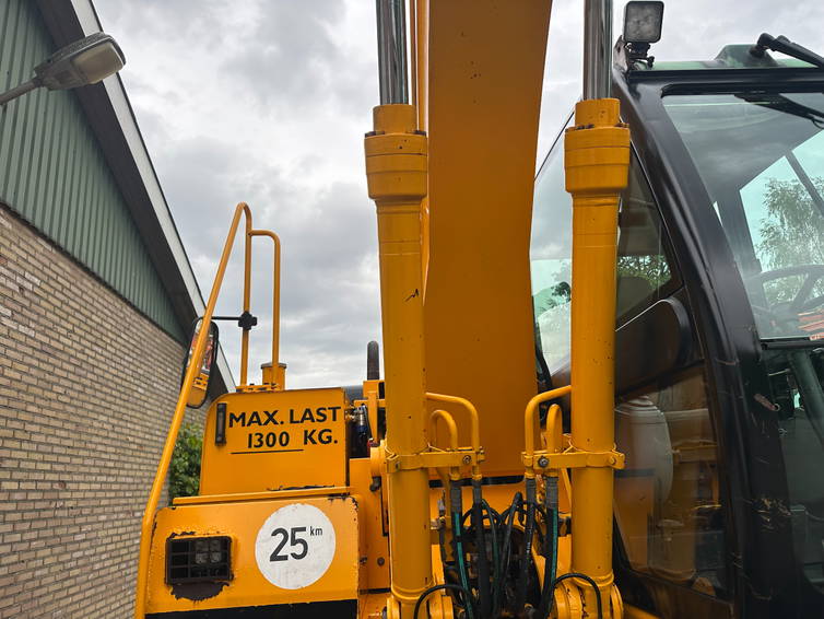JCB JS130W 15