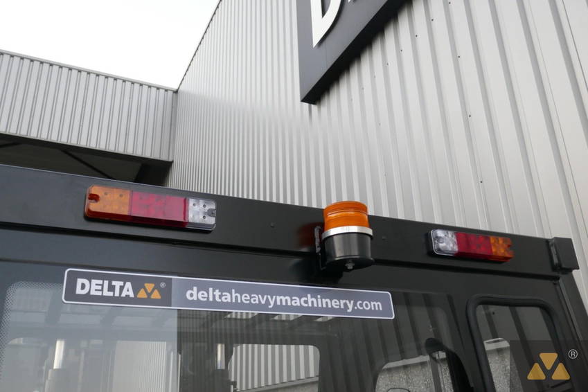 UN Forklift FD70T-NJB3 26