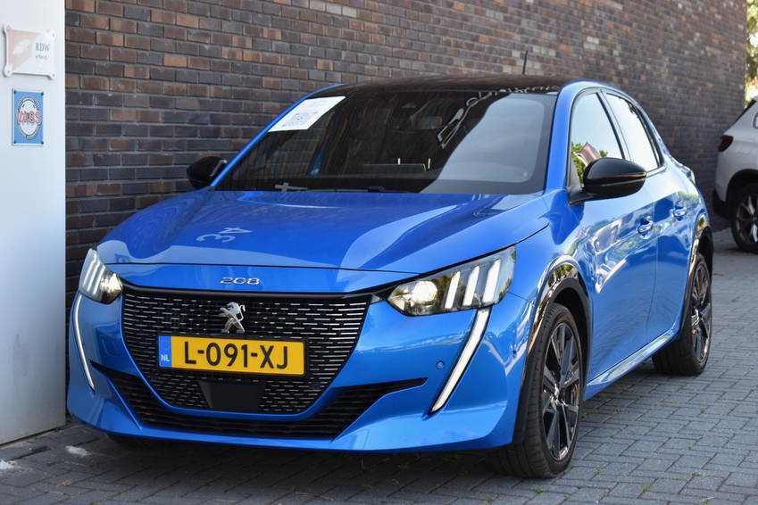 Peugeot 208 1.2GT-Line nieuwe riem Panodak Leder 3