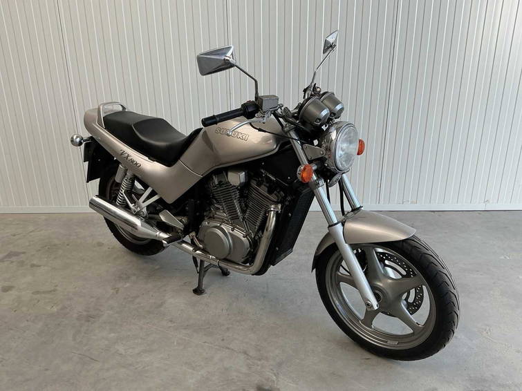 Suzuki Tour VX 800 2
