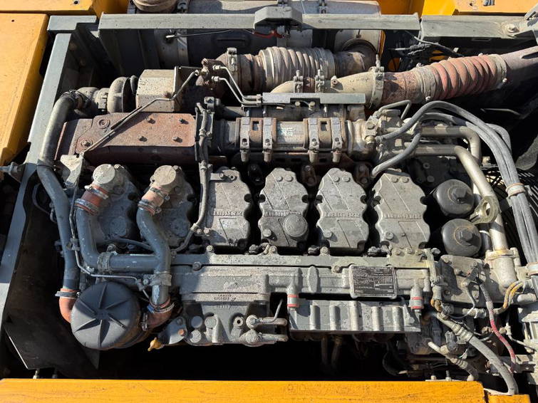 Liebherr R946 SHD - 11 Meter - Dutch Machine / Auto Lube 26
